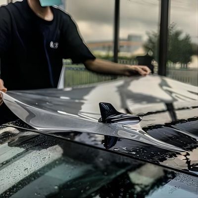 Un buen precio. Anti Amarillo Fácil de instalar TPU PPF Película de protección de pintura para automóviles 42N Resistencia al desgarro 150μM en línea